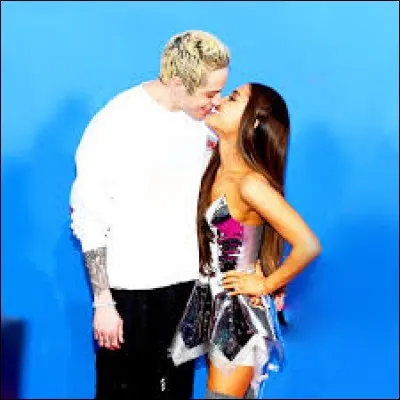 Avec qui Ariana Grande est-elle en couple, en octobre 2018 ?