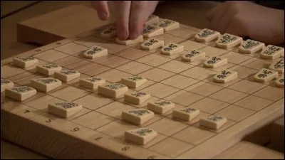 Comment s'appelle ce jeu de société japonais ?