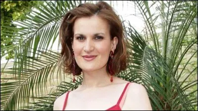 Quel est le prénom du personnage interprété par Armelle dans la série "Caméra Café" ?