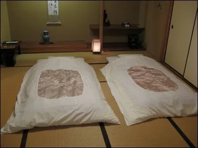 Quel est le nom du matelas originaire d'Inde et utilisé au Japon dans la literie ?
