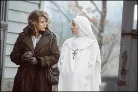 Dans ce film elle affronte une mre suprieure hors du commun interprte par la grande Ann Bancroft, au sujet d'un bb assassin par une nonne