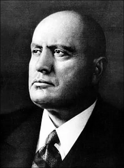 Le 31 octobre 1922, le gouvernement Mussolini entre en fonction, mené par Benito Mussolini. De quelle nationalité était cet homme politique ?