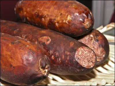 Sur cette image nous pouvons voir de l'andouille, et ce n'est pas une photo de moi. Laquelle est originaire de Bretagne ?