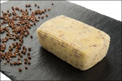 Autre incontournable breton, ce beurre demi-sel tellement bon et meilleur que le beurre doux (encore une fois, je suis totalement objective). Comment s'appelle le maître beurrier travaillant à St-Malo qui moule tous ses beurres à la main ?