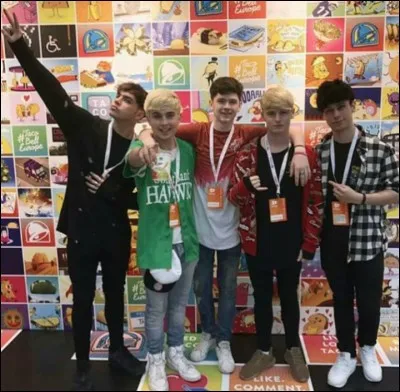 Qui est né la même année et dans la même ville ?