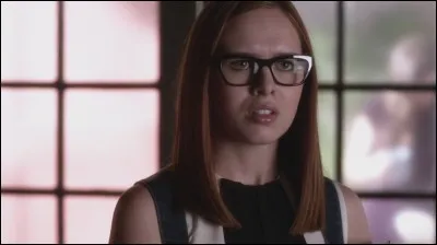 Comment s'appelle l'amie de Mona qui apparaît dans l'épisode 18 ?