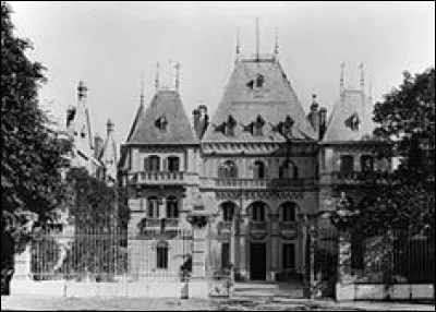 Sur la route des vacances, Marcel et sa famille traversait de grandes propriétés dont le Château de ma mère... Quel est son nom ?