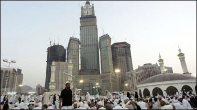 Le 31 octobre 683, La Mecque est assiégée et le monument musulman de la Kaaba s'embrase et s'effondre. Quelle forme ce monument sacré a-t-il ?