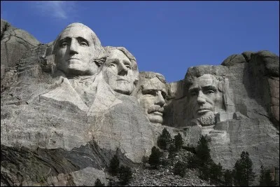 Le 31 octobre 1941, le monument du mont Rushmore est inauguré. Quel président n'y apparaît pas ?