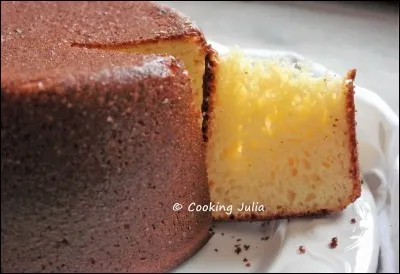 Comment s'appelle cette brioche typique servie tiède ?