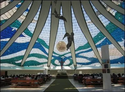 Quel architecte a conçu la cathédrale de Brasilia ?