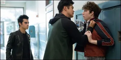 Comment s'appelle le nouvel ami de Taylor ?