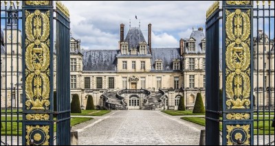 Je suis connue pour mon château où séjournait chaque année le roi Henri IV. Le roi Philippe le Bel est d'ailleurs né et mort là-bas. Napoléon 1er s'installe au château et le fait rénover. Au total 34 souverains de Louis VI le Gros à Napoléon III auront séjourné dans mon château. Que suis-je ?