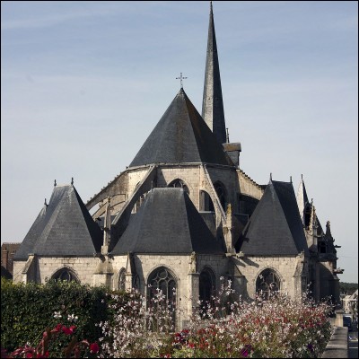 Mon château et mon église nommée Saint-Jean Baptiste ont été construits à la demande de Gauthier de Villebéon. J'ai été acquise dans le domaine royal par le roi Philippe III en 1274. J'ai été incendiée durant la guerre de Cent Ans en 1358, ce qui a fait brûler mon église qui par la suite à été reconstruite. Que suis-je?