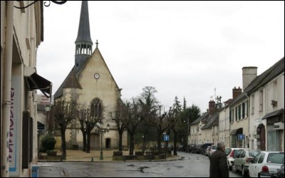 L'existence de ma paroisse n'est reconnue qu'en 1386 avec la présence d'un curé officiant dans mon ancienne chapelle, ensuite remplacée par une église. Le château de Poncher étant sur mon territoire est acheté par la maréchale Léonora Dori en 1613. Quatre ans après l'assassinat de son époux, le château est confisqué et donné à Honoré Charles d'Albert de Luynes favori de Louis XII. Que suis-je ?
