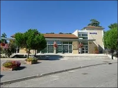 Commune d'Auvergne-Rhône-Alpes, dans l'arrondissement de Valence, Montvendre se situe dans le département ...