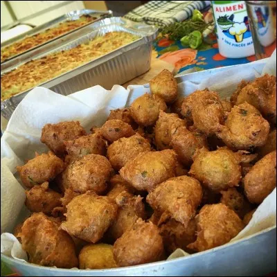 Comment appelle-t-on ces petites bouchées antillaises un peu pimentées à base de poisson ?