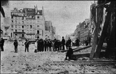 « Les destructions accidentelles sont rares (...) Si une bonne partie de Paris a été détruite, c'est volontairement, au mieux avec indifférence, au pire avec la volonté explicite d'abolir le passé », explique Pierre Pinon, le spécialiste en histoire et culture architecturale. On parle des grandes destructions du XIXe siècle.
