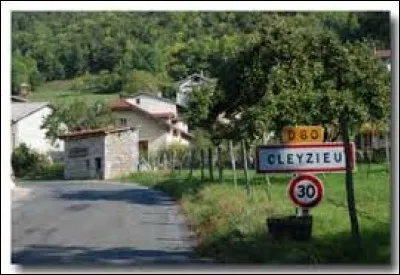 Nous sommes à l'entrée de Cleyzieu. Commune Aindinoise, elle se situe en région ...
