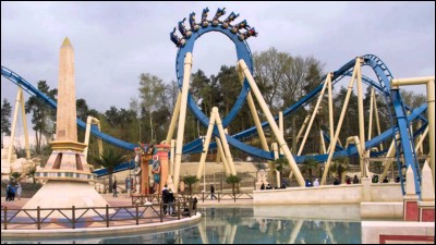 Ouvert en 2012, c'est un ''inverted B&M'' sur le thème de l'Égypte. 
Quel est le nom de cette attraction ?