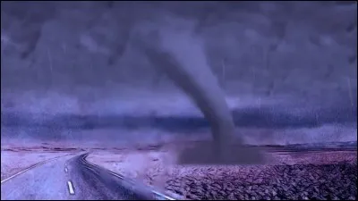 Dans quel pays la tornade de Daulatpur–Saturia, une tornade extrêmement destructrice fit-elle 1300 morts ?