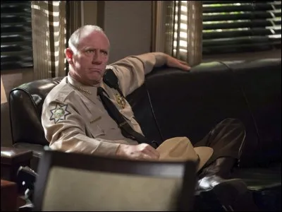 Dans la s&eacute;rie "Mentalist", le c&eacute;l&egrave;bre tueur John le Rouge &eacute;tait le chef de/du...