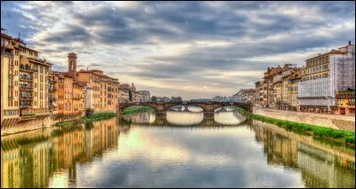 Quel fleuve italien passe à Florence et à Pise avant de se jeter dans la Méditerranée ?
