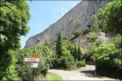 Je vous propose de partir en région P.A.C.A, à la découverte de Lioux. Village du parc naturel régional du Luberon, il se situe dans le département ...