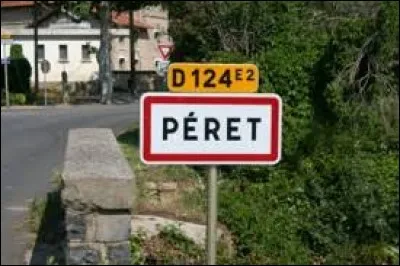 Pierre nous attend à l'entrée de Péret. Il nous a donné rendez-vous en Occitanie, dans le département ...