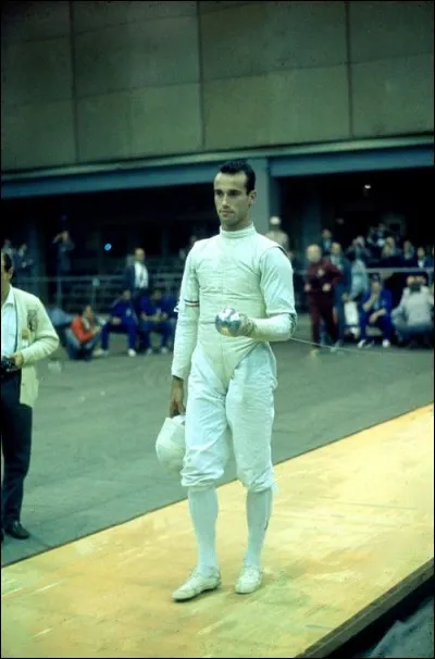 Cet escrimeur, né en 1941, à plusieurs reprises médaillé lors des Jeux olympiques, champion du monde au fleuret en 1963 et 1965, c'est :