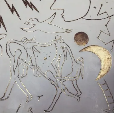 Le croissant de lune est doré et non argenté dans cette oeuvre graphique de... ?