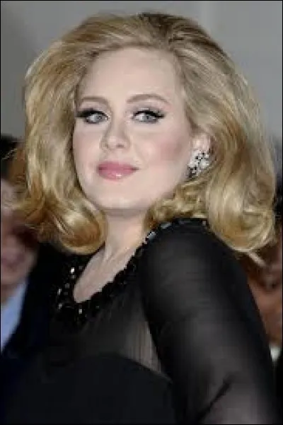 Adele est blonde.