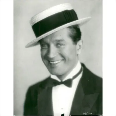 Quel est le pr&eacute;nom de ce chanteur fran&ccedil;ais appel&eacute; Chevalier, c&eacute;l&egrave;bre pour son canotier ?