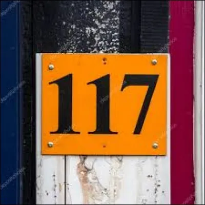 Dans le film "OSS 117 : Le Caire, nid d'espions", quel est le nom de OSS 117 jou&eacute; par Jean Dujardin ?