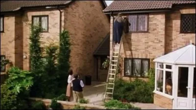 L'oncle Vernon a mis des barreaux à la fenêtre de Harry pour qu'il ne retourne pas à Poudlard, mais qui viendra chercher Harry en voiture ?