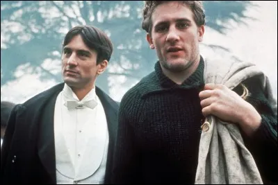 Nés le 27 janvier 1901, le jour du décès de Giuseppe Verdi, Alfredo Berlinghieri et Olmo Dalcò grandissent ensemble et prennent peu à peu conscience de leur statut social opposé. Les deux protagonistes accompagnent l'histoire de l'Italie jusqu'à la fin de la seconde guerre mondiale. Le récit se déroule dans la région de Parme, lieu de naissance du cinéaste...