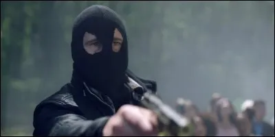 De quelle couleur sont les yeux de la Cagoule Noire ?