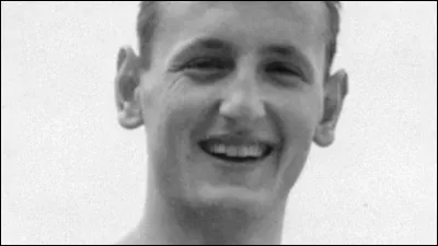 Né le 20 juin 1933, je suis un nageur et dirigeant sportif français spécialiste des épreuves de demi-fond en nage libre. C'est en 1952, à l'occasion des Jeux olympiques d'Helsinki, que je deviens le premier champion olympique français de l'histoire des courses de natation en bassin de 50 mètres. Je me dénomme :