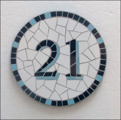 C'est Pierre Fresnay qui tenait le rôle de l'assassin dans le film d'Henri-Georges Clouzot, "L'Assassin habite au 21" :