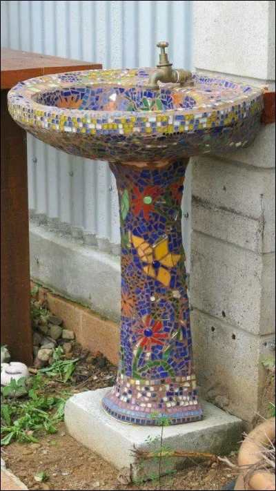 Patrick Sébastien chantait "Qu'il est beau le lavabo" :