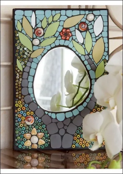 C'est Mary Higgins Clark qui est l'auteure du roman "Le Miroir se brisa" :