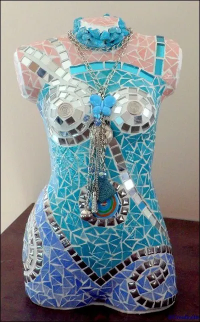 Qui chantait " J'peux donner mon corps à la science" ?