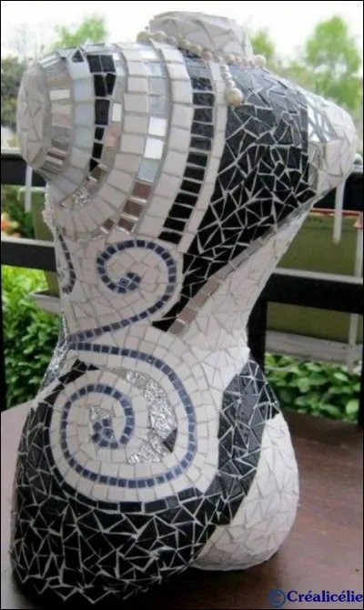 Comment nomme-t-on un vêtement collant utilisé pour la danse ?