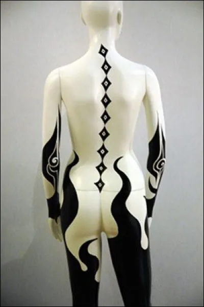 Quel est le nom de l'os situé à l'extrémité de la colonne vertébrale et qui résulte en principe de la soudure de quatre vertèbres atrophiées ?