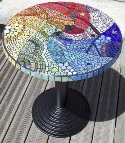 Complétez cette chanson à boire "Chevaliers de la table ronde, goûtons voir si le vin est bon.... si je meurs je veux qu'on m'enterre...."