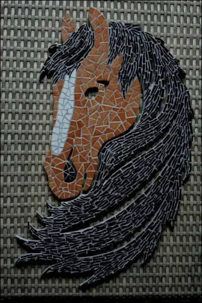 Comment se nomme la jument dans "Les Aristochats" ?