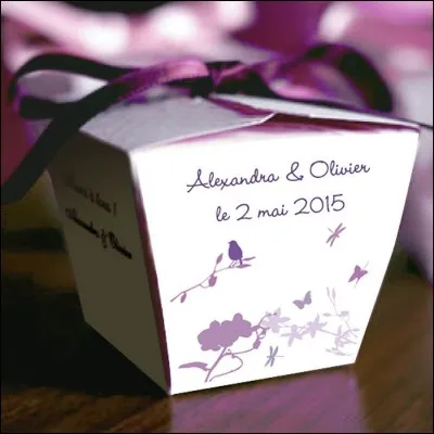 Boîte de grand-mère, elle contient des trésors ou des douceurs. La gourmandise est-elle un défaut ?