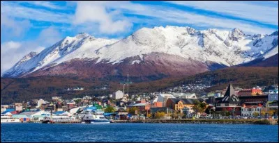 Cette ville d'Argentine, en Terre de Feu, considérée comme étant la plus australe du monde, c'est :