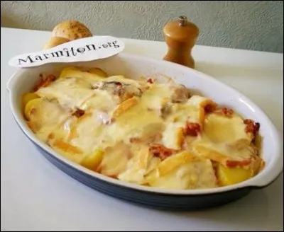 Quel est ce gratin de pommes de terre, lardons, oignons, le tout recouvert de morbier, et passé au four ?