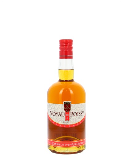 Qu'est-ce qui est macéré dans du cognac et du sucre pour donner le Noyau de Poissy ?
